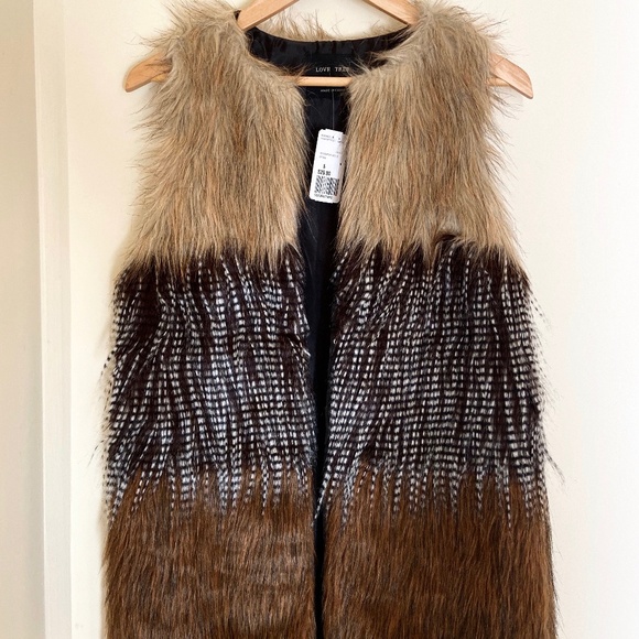 Forever 21 Jackets & Blazers - Forever 21 x Love Tree - Faux Fur Vest